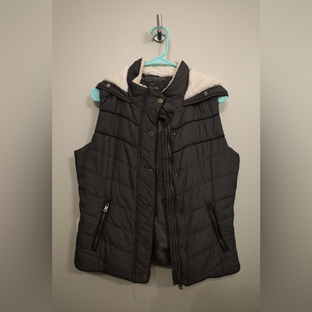 Grey /blue aeropostal vest with detachable hood